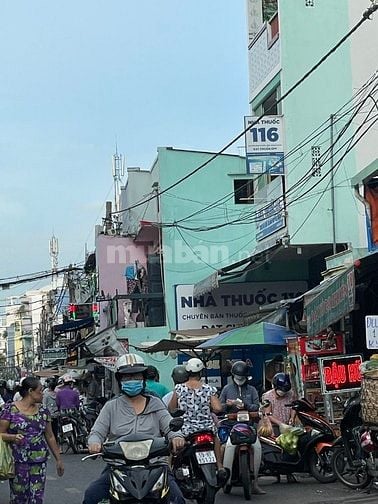 Chủ bận việc cần sang nhà thuốc tây mặt tiền chợ Ba Đình quận 8