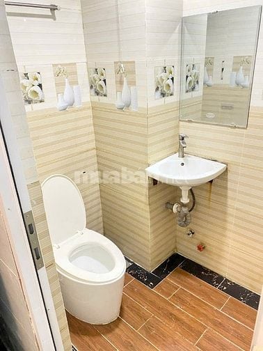 SANG 14 PHÒNG + 1 MB. Quận 4.  