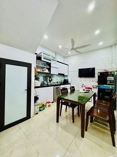 Bán gấp nhà Lô góc- Dịch Vọng - Cầu Giấy 40m2 – 4 Tầng – Giá chỉ 8 tỷ