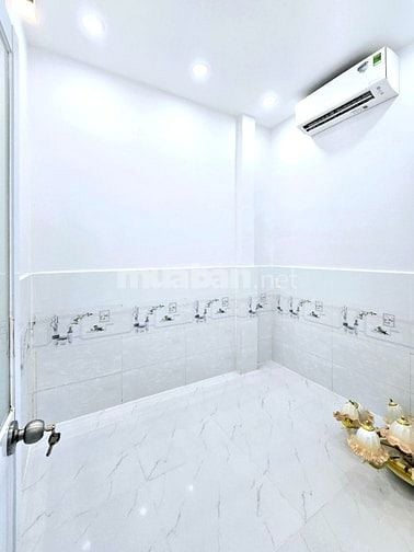 BÁN NHÀ CẤP 4 - SỔ HỒNG RIÊNG