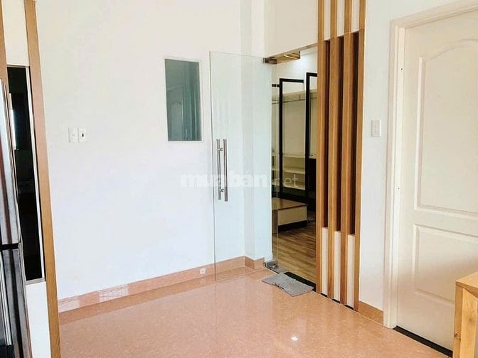 Chung cư 10A Trần Nhật Duật, Quận 1: 70m2, 2p ngủ, NT, 12tr/th