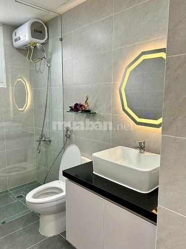 Cho thue CH, PMH,Q7, DT 114M, 3PH, lầu 8 mới 100%