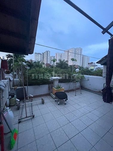Biệt thự đường 270 cao lo dt: 8m x 20m, 2 lau mái ngói 
