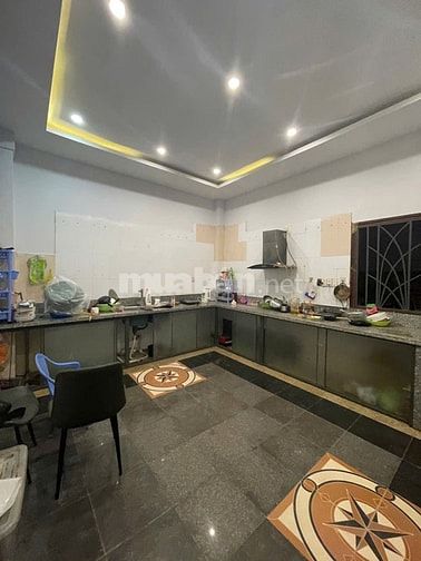 Biệt thự đường 270 cao lo dt: 8m x 20m, 2 lau mái ngói 