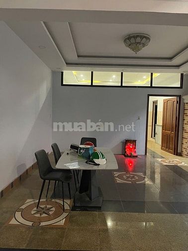 Biệt thự đường 270 cao lo dt: 8m x 20m, 2 lau mái ngói 