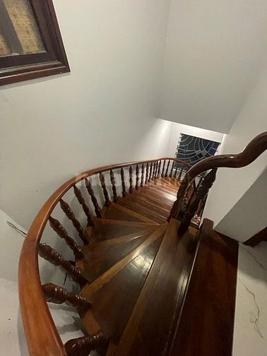 Biệt thự đường 270 cao lo dt: 8m x 20m, 2 lau mái ngói 