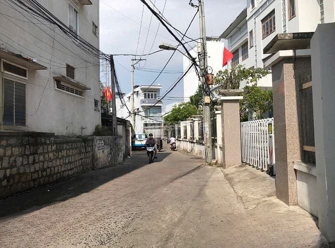 Nhà 2 tầng hẻm gần đầu đường Tôn Thất Tùng - Nha Trang (2tỷ 350triệu