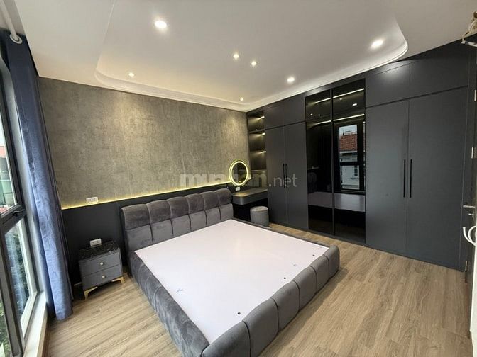 NHÀ ĐẸP NGUYỄN VĂN CỪ - ĐÓN CẦU TRẦN HƯNG ĐẠO - THANG MÁY - FULL NThất