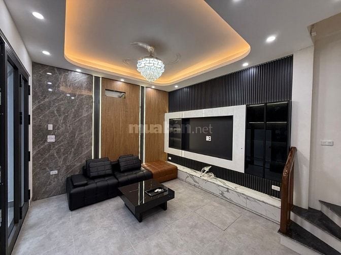 NHÀ ĐẸP NGUYỄN VĂN CỪ - ĐÓN CẦU TRẦN HƯNG ĐẠO - THANG MÁY - FULL NThất