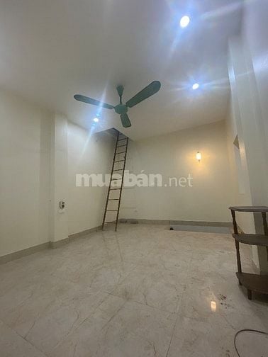Hàng hiếm nhỉnh 4 ty nhà Đội Cấn. Cách phố 70m.