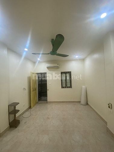 Hàng hiếm nhỉnh 4 ty nhà Đội Cấn. Cách phố 70m.