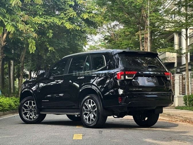  Ford Everest Titanium 4x2 2025