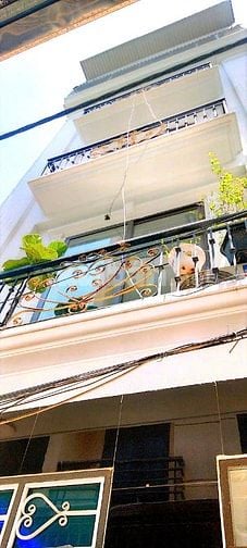 Nhà 5 tầng ngay sát đường Quang Trung cách 20m