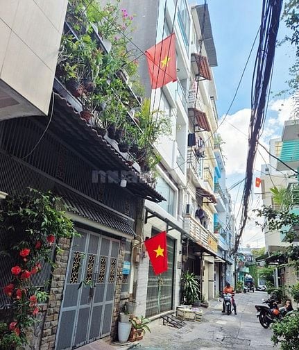 Chủ nhà bán căn cấp 4 rộng, Lạc Long Quân,5x13.5m, 8.5 tỷ bớt lộc