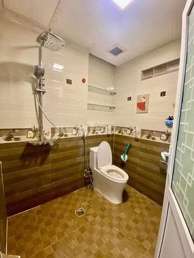 CHo thuê PHÒNG TRỌ full đồ, cạnh bãi oto, cửa sổ rộng.