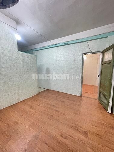 Tôi chủ nhà cần bán căn hộ tập thể ngay mặt phố N