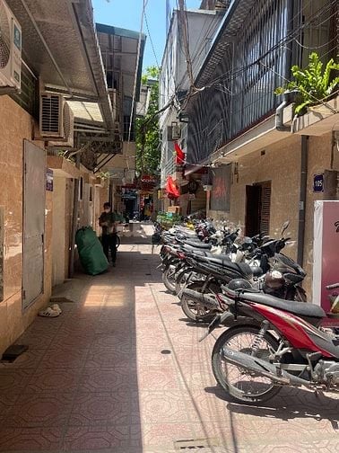 Tôi chủ nhà cần bán căn hộ tập thể ngay mặt phố N