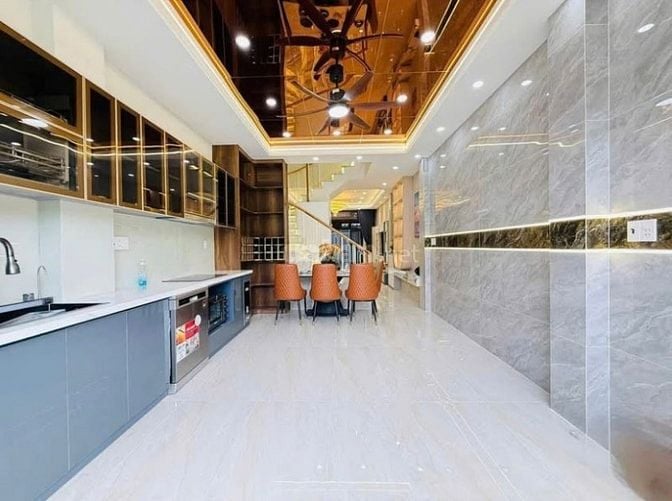 Nhà đang bán ngay Ông Ích Khiêm, Quận 11 - Hẻm xe hơi giá 3Tỷ290 ( TL)