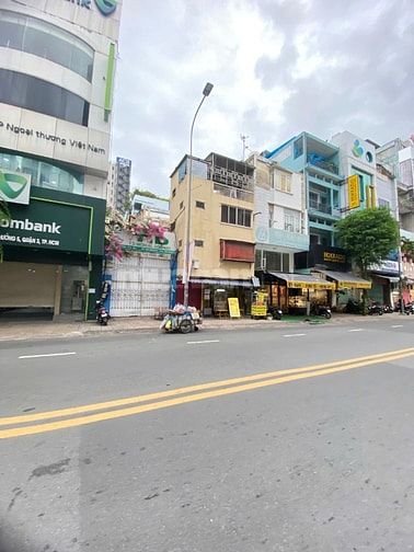 Cho thuê nhà 425 Võ Văn Tần, P.5, Q.3.  Trệt , 5 lầu, 700m2 chỉ 200tr
