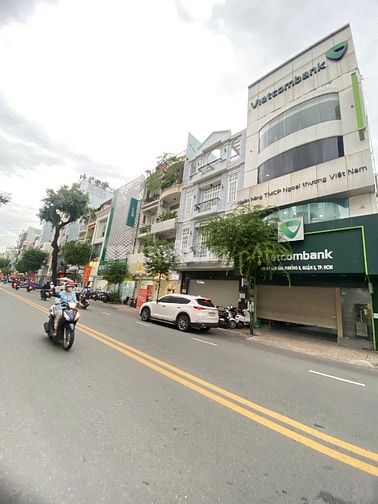 Cho thuê nhà 425 Võ Văn Tần, P.5, Q.3.  Trệt , 5 lầu, 700m2 chỉ 200tr