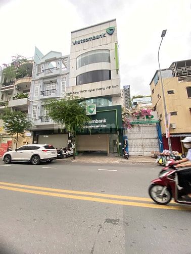 Cho thuê nhà 425 Võ Văn Tần, P.5, Q.3.  Trệt , 5 lầu, 700m2 chỉ 200tr
