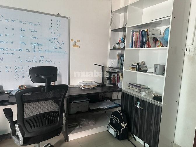 Bán nhà 2MT trước sau hẻm nhựa 8m Dt: 4x13m 1 lững 3 lầu ST 7.2 Tỷ TL