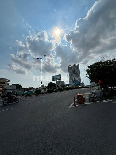 Gđ cần bán nhà mặt tiền đường 531 Hoàng Sa, P.VTS, Q3