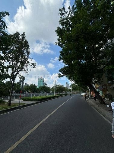 Gđ cần bán nhà mặt tiền đường 531 Hoàng Sa, P.VTS, Q3