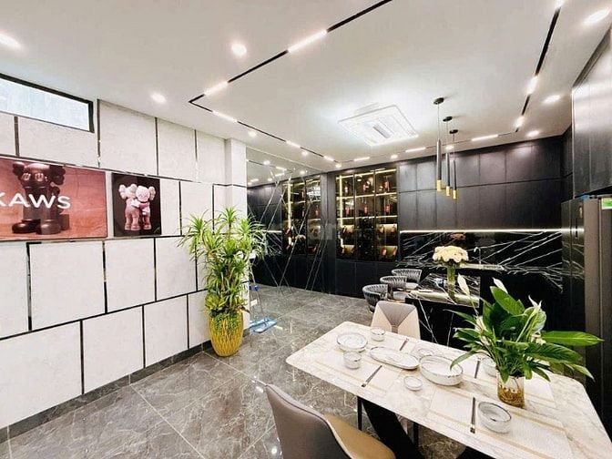 NHÀ MỚI KÍNH KOONG, GẦN PHỐ, FULL NỘI THẤT, NHIỀU TIỆN ÍCH XUNG QUANH