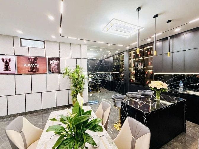NHÀ MỚI KÍNH KOONG, GẦN PHỐ, FULL NỘI THẤT, NHIỀU TIỆN ÍCH XUNG QUANH