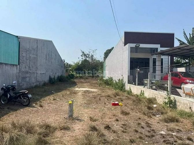 CHÚ SÁU KẸT TIỀN CẦN BÁN GẤP LÔ ĐẤT TX TRẢNG BÀNG DT NGANG 6 DÀI 45