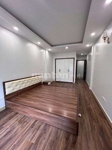 BÁN NHÀ GIA THƯỢNG 36M2 X 5 TẦNG, FULL NỘI THẤT, NGÕ Ô TÔ.