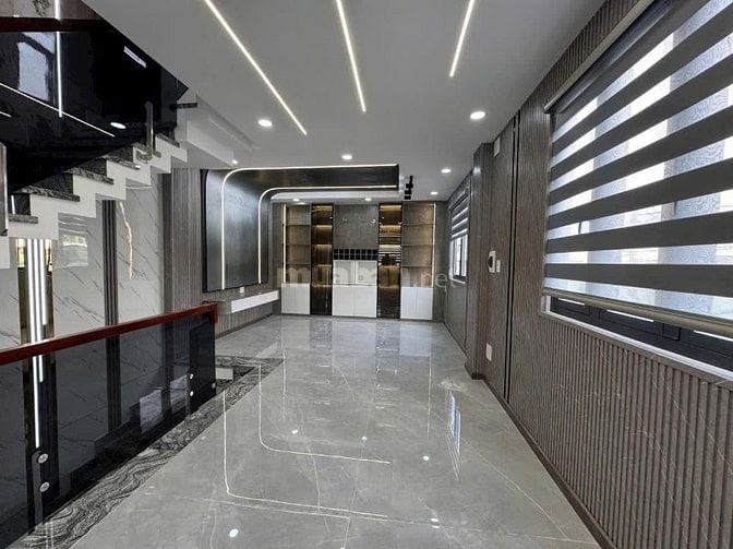 Nhà Thái Phiên cách bv Quận 11 300m | Nhà BTCT có sẵn hd thuê 14tr