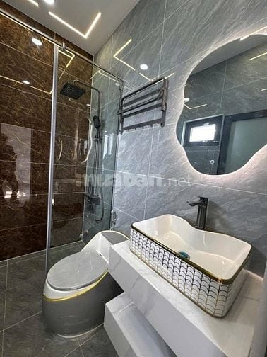 Nhà Thái Phiên cách bv Quận 11 300m | Nhà BTCT có sẵn hd thuê 14tr
