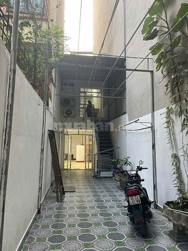 Chính chủ cho thuê DT 70 m2, có nhà 30m2x2T, ngõ 22 Tôn Thất Tùng