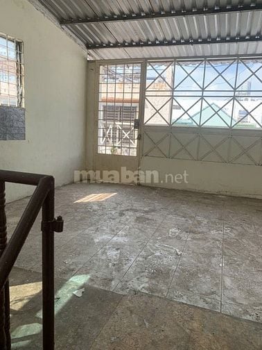Cho thuê nguyên căn 3 lầu 3 phòng ngủ tại hẻm Trần Quang Diệu Quận 3
