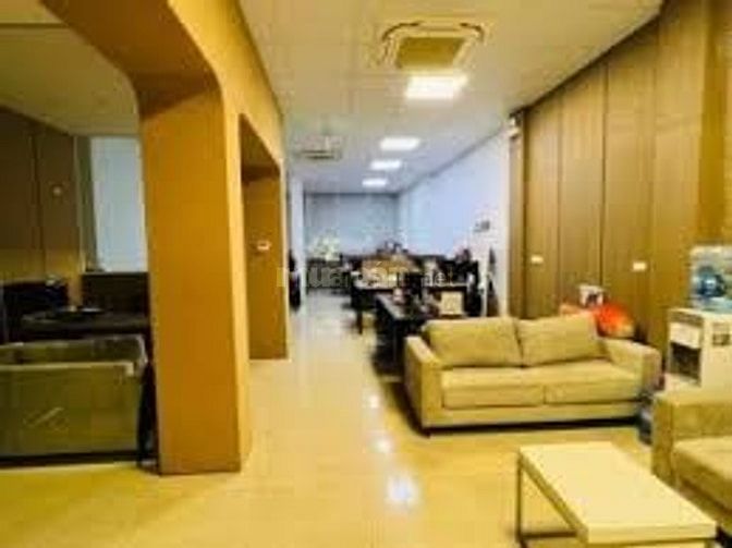 Cho thuê nhà mặt phố Nguyễn Thị Định, DT 60m, Mt 5m đầu phố giao LVL