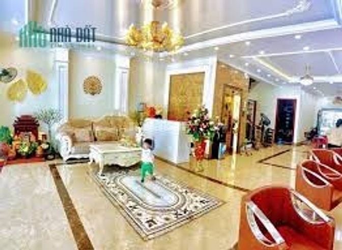 Cho thuê nhà mặt phố Nguyễn Thị Định, DT 60m, Mt 5m đầu phố giao LVL