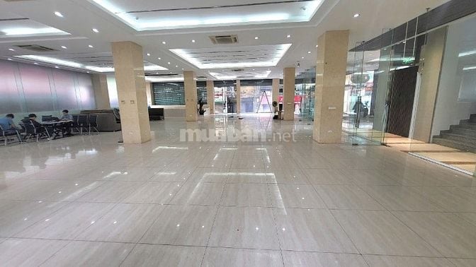 Cho thuê mặt bằng tầng 1 đường Láng: 380m2, giá 95tr