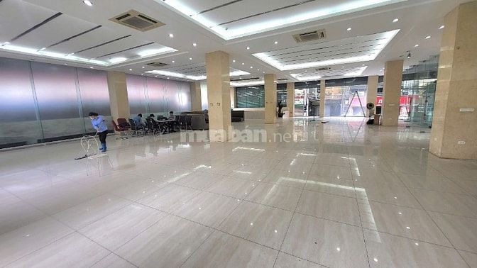 Cho thuê mặt bằng tầng 1 đường Láng: 380m2, giá 95tr