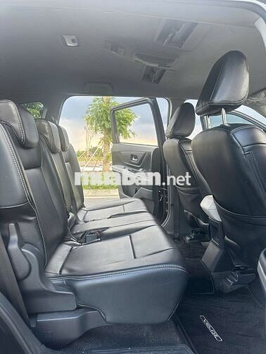 Xe gia đình Toyota Veloz Cross 2023 - 56000 km