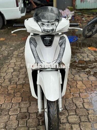 Honda SH125 đời 2019 màu trắng biển số tứ quý