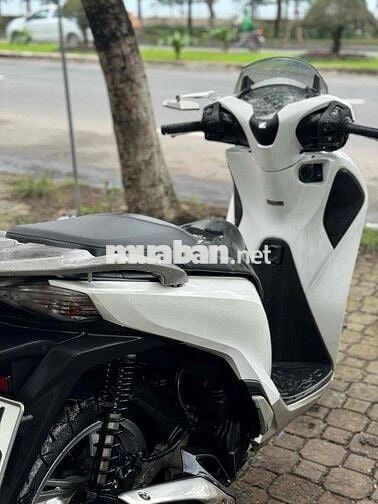 Honda SH125 đời 2019 màu trắng biển số tứ quý