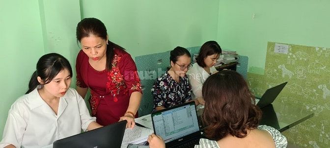 Tuyển và dạy kế toán thực tế để đi làm