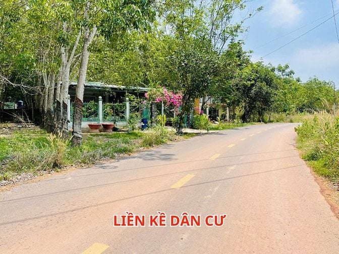 Đất mặt tiền đường nhựa ngay trung tâm Dầu Tiếng Bình Dương.