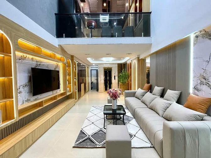 Nhà 4 x 11 đúc 1 lững 4 lầu có thang máy quang trung p11 gò vấp 