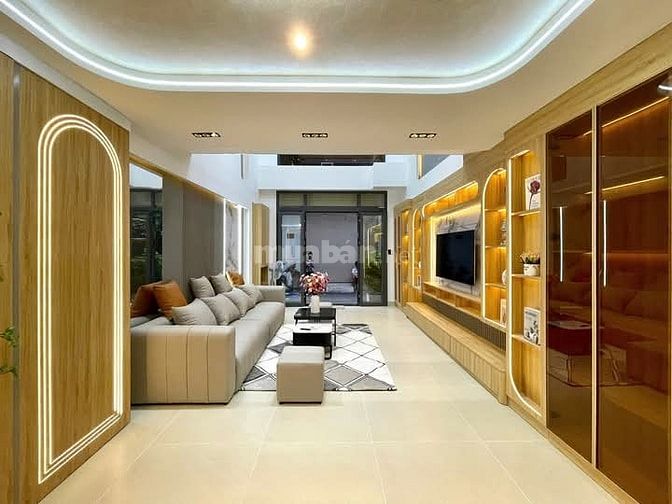 Nhà 4 x 11 đúc 1 lững 4 lầu có thang máy quang trung p11 gò vấp 