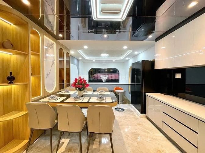 Nhà 4 x 11 đúc 1 lững 4 lầu có thang máy quang trung p11 gò vấp 