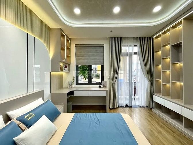 Nhà 4 x 11 đúc 1 lững 4 lầu có thang máy quang trung p11 gò vấp 