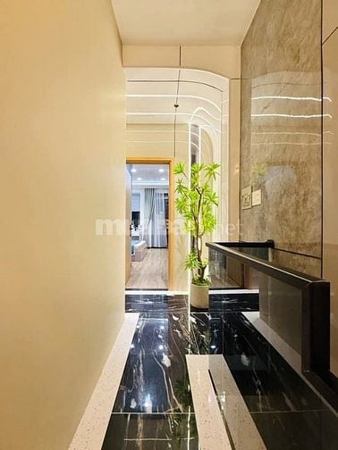 Nhà 4 x 11 đúc 1 lững 4 lầu có thang máy quang trung p11 gò vấp 